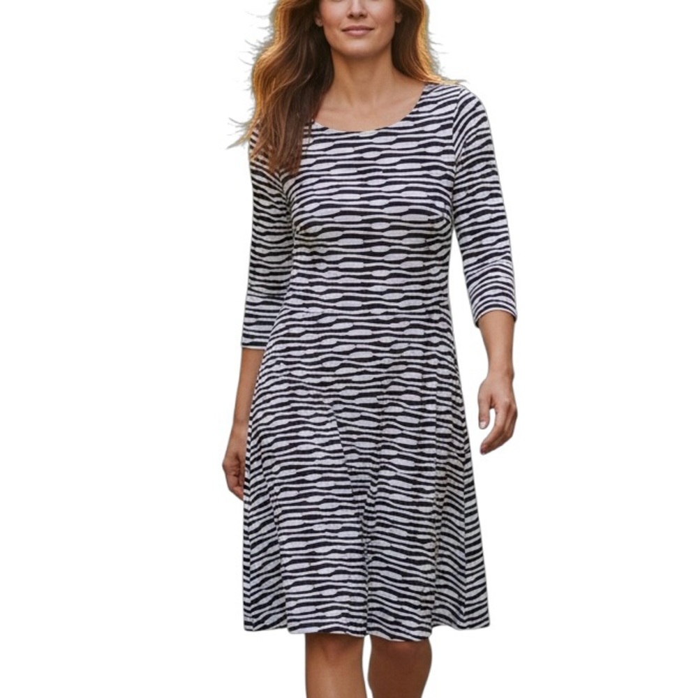 Beige by eci Navy and White Lined Textured Pullover Dress 3/4 Sleeves - Size 8